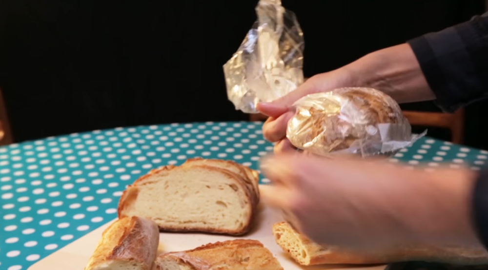 Cette vidéo intitulée « Comment conserver son pain ? » aurait sa place sur vos réseaux sociaux…